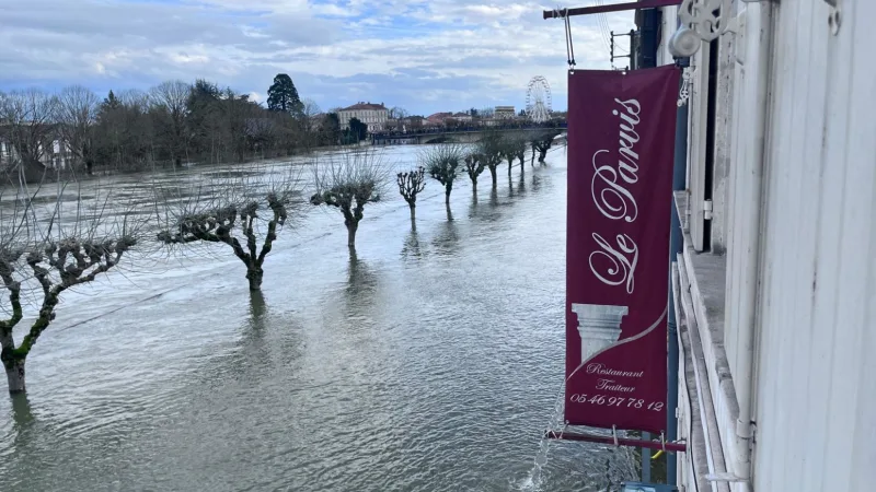 Crue de la Charente devant Le Parvis